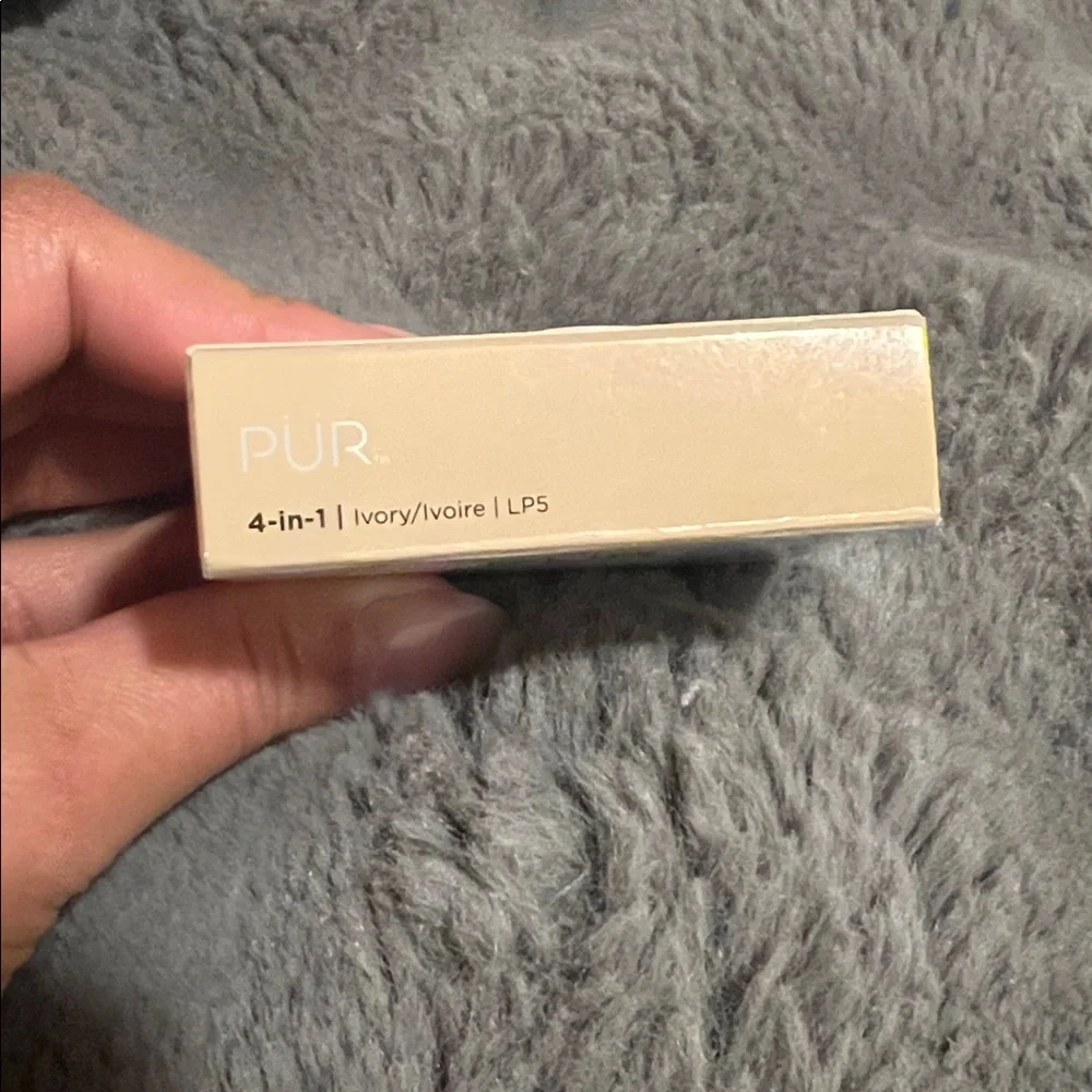 PÜR 4-IN-1 PRESSED MINERAL MAKEUP BROAD-Ivory